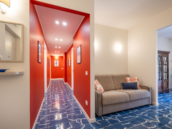 The Coral House Sorrento - entrance and hallway of the house