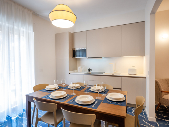 The Coral House Sorrento - dining room