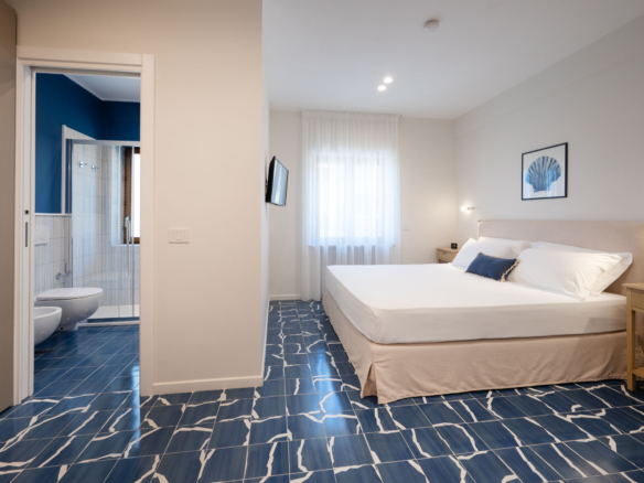 The Coral House Sorrento - master bedroom no.2 king size bed view #1