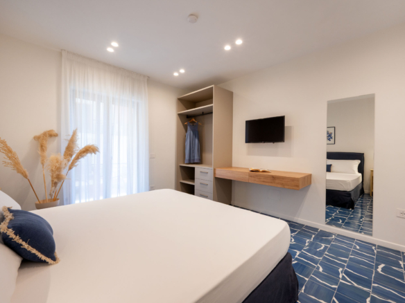 The Coral House Sorrento - master bedroom no.3 king size bed view #2