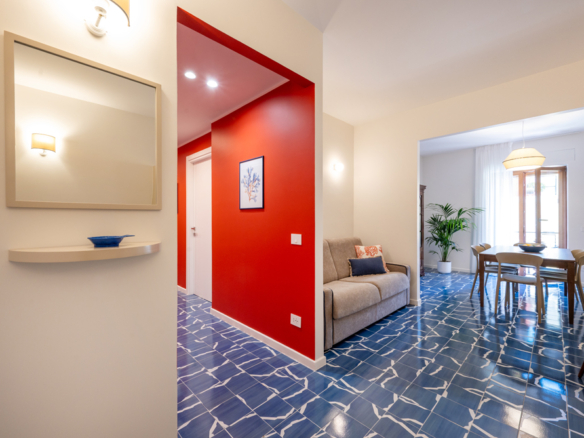 The Coral House Sorrento - entrance and hallwa view #2